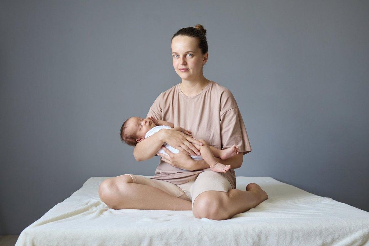Comparatif écharpe de portage et porte-bébé ergonomique pour un portage confortable et sécurisé.