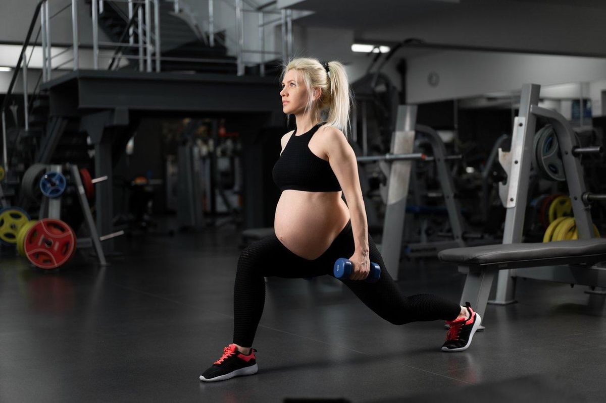 Enceinte et active : l'entraînement avec précaution pour un bien-être optimal.