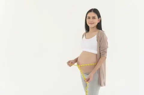 Calculer sa prise de poids idéale pendant la grossesse trimestre par trimestre : chiffres officiels et marges tolérées