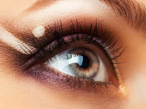 Expertise complète du regard : restructuration, extensions de cils, maquillage permanent et soins personnalisés
