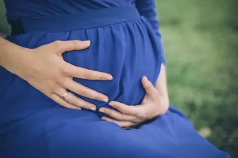 Grossesse : guide complet des 3 trimestres et changements clés
