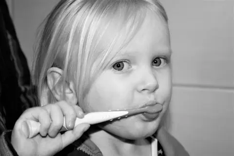 Quelle brosse à dents choisir pour vos enfants ?