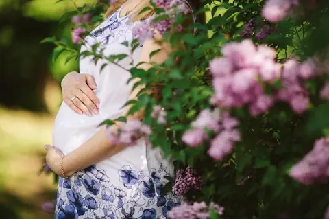Sous-vêtements grossesses printemps : tissus respirants et coupes tendance
