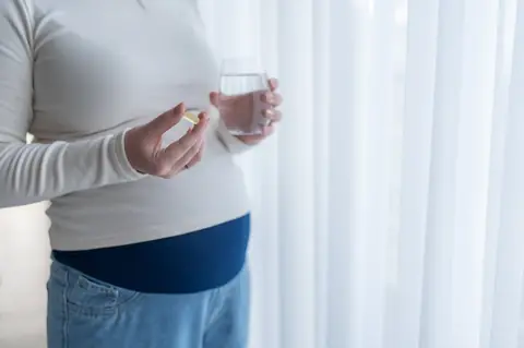 Suppléments vitaminiques pendant la grossesse : guide complet des besoins essentiels