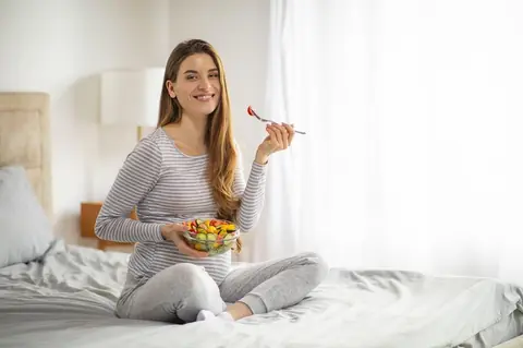 Vitamines et minéraux essentiels grossesse : dosages journaliers validés 2026