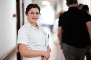 Lire la suite à propos de l’article Aménager un coin allaitement ergonomique dans un petit appartement : conseils pratiques et budget global