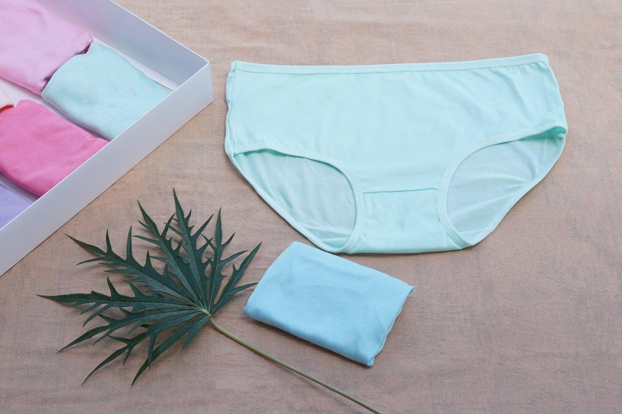 Sous-vêtements de maternité en coton biologique, douceur naturelle idéale pour éviter les allergies cutanées.