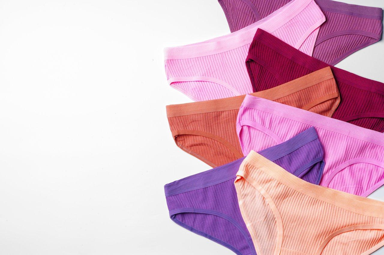 Culotte taille haute pastel en matières naturelles douce, idéale pour un confort optimal pendant la grossesse.