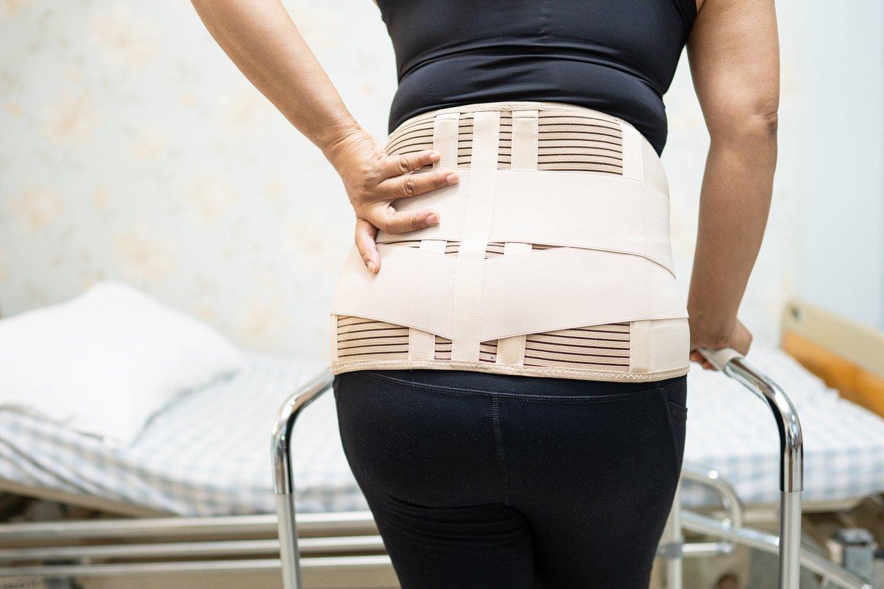 Ceinture de maintien lombaire Lombax Original avec système velcro pour un soutien discret et efficace au quotidien.